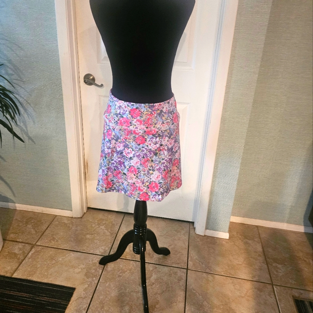 Vogo Athletica Floral Women's Skort L never Worn!